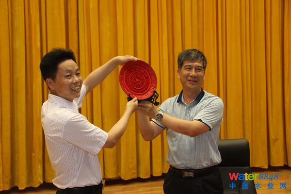 清華大學(xué)環(huán)境學(xué)院副院長(zhǎng)左劍惡教授回母校講學(xué)